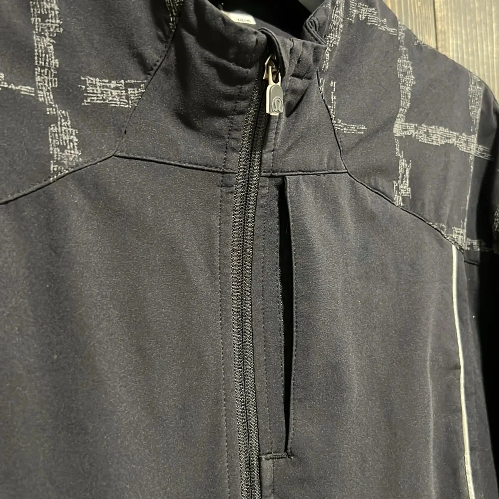 Lululemon Wet Dry Warm Jacket L Multi Pocket Size Zip Black Cycling Rain Running